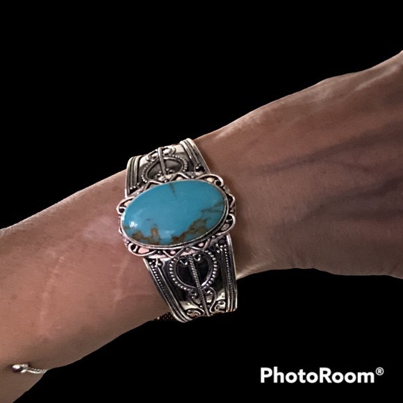 Silver with Turquoise gem Cuff bracelet - Picture 5 of 9